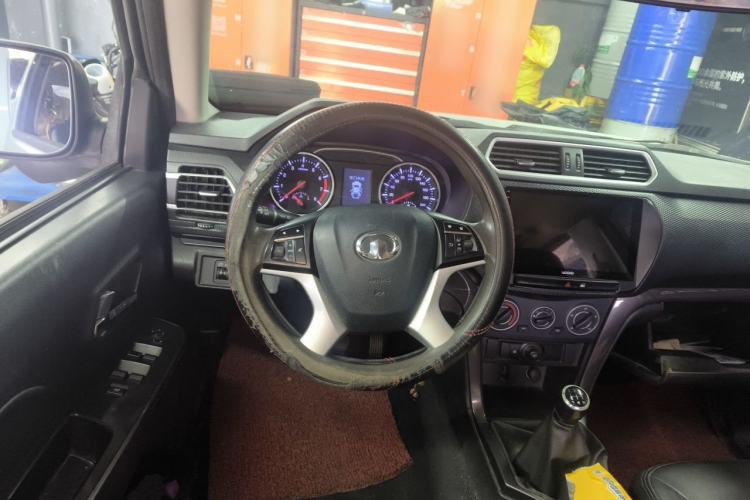 Used Great Wall Wingle 5 2017 2.4L European Version Gasoline Two-Wheel Drive Entry-Level Big Double Cab 4G69S4N Steering Wheel