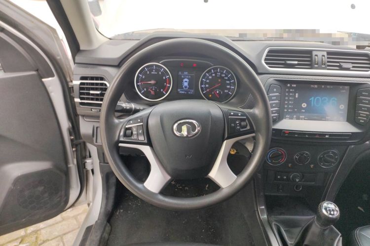 Used Great Wall Wingle 5 2017 2.4L European Version Gasoline Two-Wheel Drive Entry-Level Small Double-Cab 4G69S4N Steering Wheel
