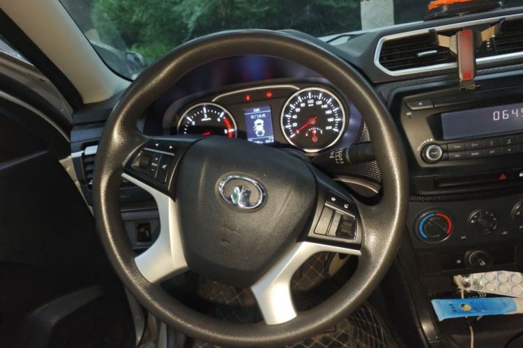 Used Great Wall Wingle 5 2017 2.0T European Version Diesel Two-Wheel Drive Advanced Large Double-Cab GW4D20E Steering Wheel