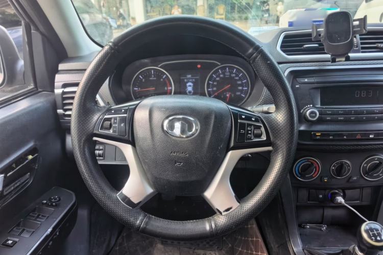 Used Great Wall Wingle 5 2017 2.0T European-Style Diesel 4x4 Ambition Version with Extended Double Cab – GW4D20E Steering Wheel
