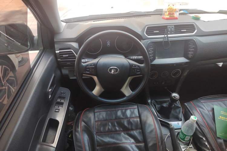 Used Great Wall Wingle 5 2017 2.0T European Version Diesel Two-Wheel Drive Elite Plus Big Double-Cab GW4D20D Steering Wheel