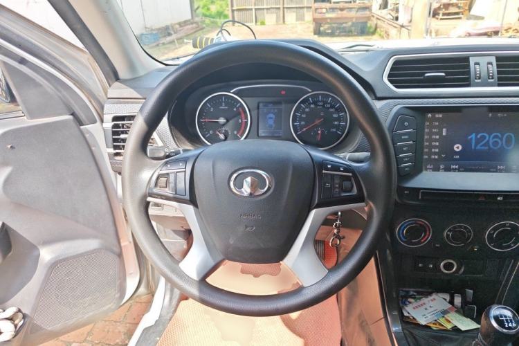 Used Great Wall Wingle 5 2017 2.0T European Version Diesel Two-Wheel Drive Elite Plus Big Double-Cab GW4D20D Steering Wheel