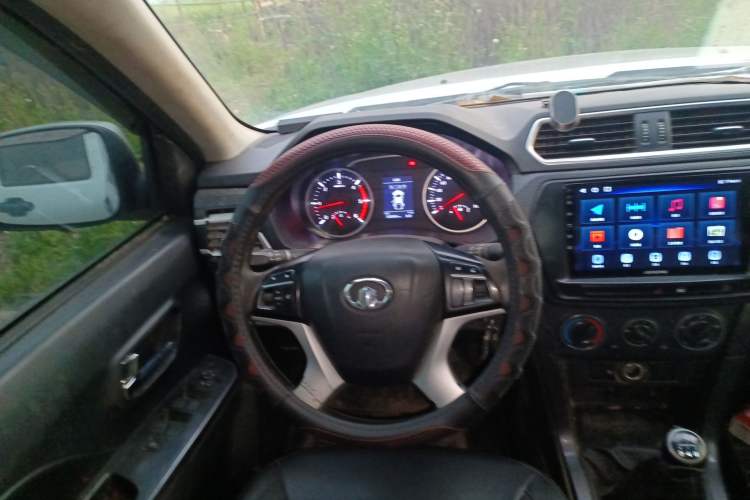 Used Great Wall Wingle 5 2017 2.0T European Version Diesel Two-Wheel Drive Advanced Large Double-Cab GW4D20E Steering Wheel