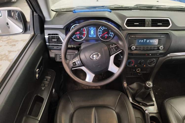 Used Great Wall Wingle 5 2017 2.0T European Version Diesel Two-Wheel Drive Advanced Large Double-Cab GW4D20E Steering Wheel