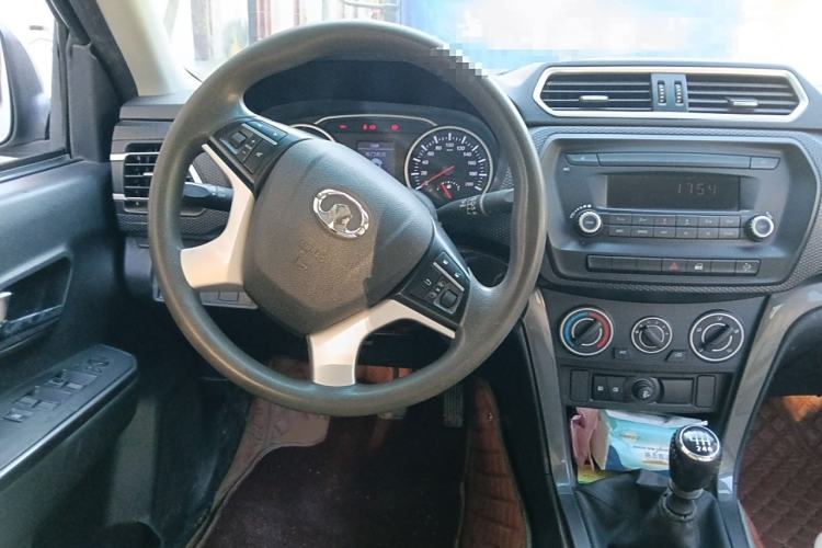 Used Great Wall Wingle 5 2017 2.0T European Version Diesel Two-Wheel Drive Elite Plus Big Double-Cab GW4D20D Steering Wheel