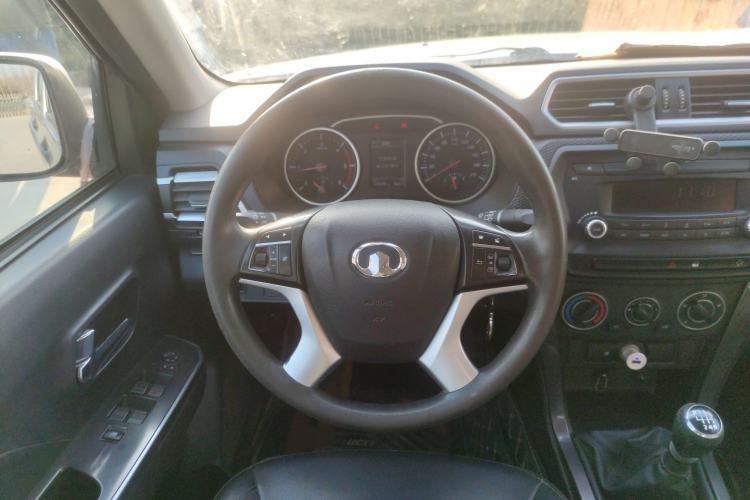 Used Great Wall Wingle 5 2017 2.0T European-spec Diesel Two-Wheel-Drive Entry-Level Big Double-Cab GW4D20D Steering Wheel