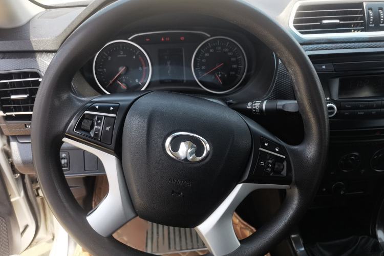 Used Great Wall Wingle 5 2017 2.0T European Version Diesel Two-Wheel Drive Advanced Large Double-Cab GW4D20E Steering Wheel