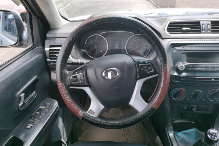 Used Great Wall Wingle 5 2017 2.0T European Version Diesel Two-Wheel Drive Advanced Large Double-Cab GW4D20E Steering Wheel