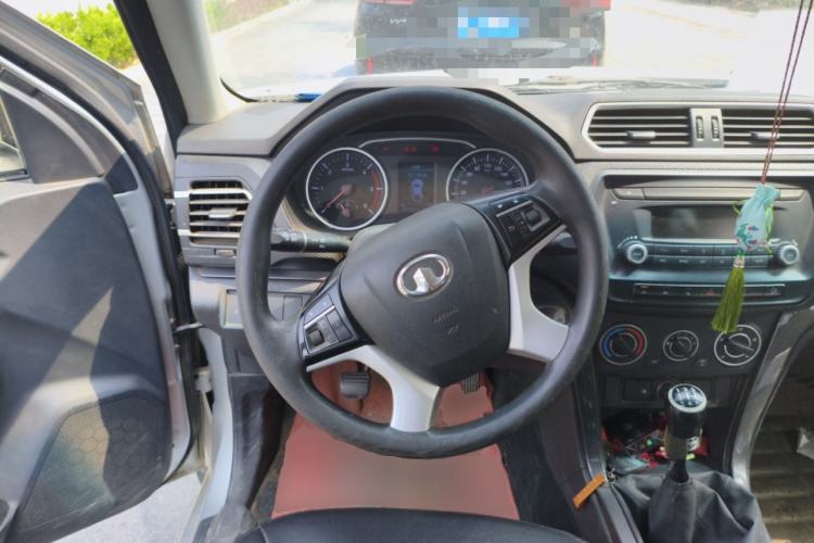 Used Great Wall Wingle 5 2017 2.0T European-Style Diesel 4x4 Ambition Version with Extended Double Cab – GW4D20E Steering Wheel