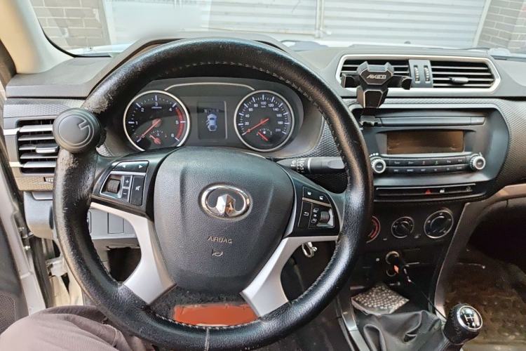 Used Great Wall Wingle 5 2017 2.0T European Version Diesel Two-Wheel Drive Advanced Large Double-Cab GW4D20E Steering Wheel