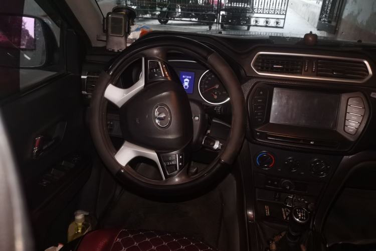 Used Great Wall Wingle 5 2017 2.0T European-Style Diesel Two-Wheel-Drive Elite Version with Large Double Cab – GW4D20B Steering Wheel