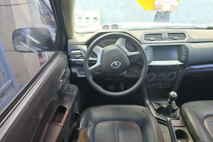 Used Great Wall Wingle 5 2017 2.0T European Version Diesel Two-Wheel Drive Elite Plus Big Double-Cab GW4D20D Steering Wheel