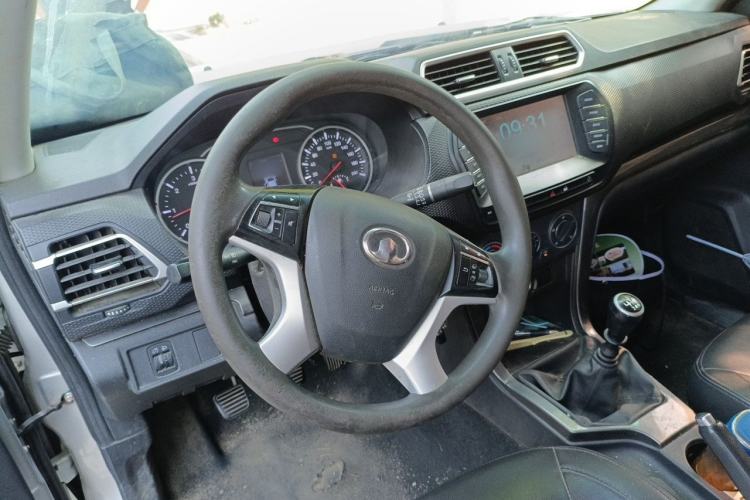 Used Great Wall Wingle 5 2017 2.0T European Version Diesel Two-Wheel Drive Elite Plus Big Double-Cab GW4D20D Steering Wheel