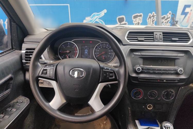 Used Great Wall Wingle 5 2017 2.0T European Version Diesel Two-Wheel Drive Advanced Large Double-Cab GW4D20E Steering Wheel