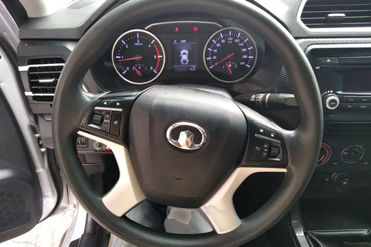 Used Great Wall Wingle 5 2017 2.0T European Version Diesel Two-Wheel Drive Advanced Large Double-Cab GW4D20E Steering Wheel