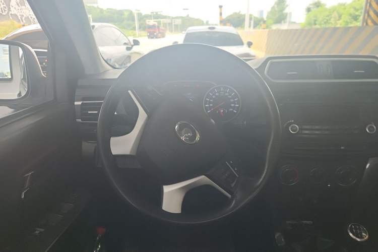 Used Great Wall Wingle 5 2017 2.0T European Version Diesel Two-Wheel Drive Advanced Large Double-Cab GW4D20E Steering Wheel
