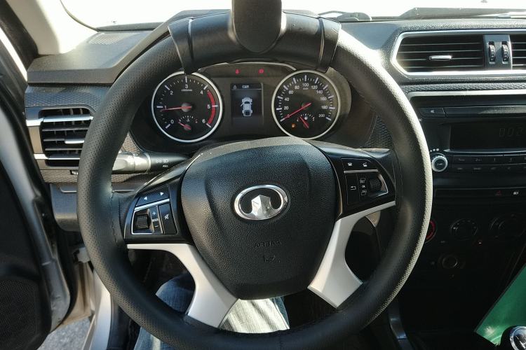 Used Great Wall Wingle 5 2017 2.0T European Version Diesel Two-Wheel Drive Advanced Large Double-Cab GW4D20E Steering Wheel