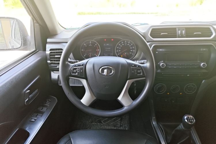 Used Great Wall Wingle 5 2017 2.0T European Version Diesel Two-Wheel Drive Advanced Large Double-Cab GW4D20E Steering Wheel