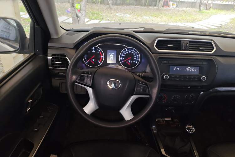 Used Great Wall Wingle 5 2017 2.0T European Version Diesel Two-Wheel Drive Advanced Large Double-Cab GW4D20E Steering Wheel