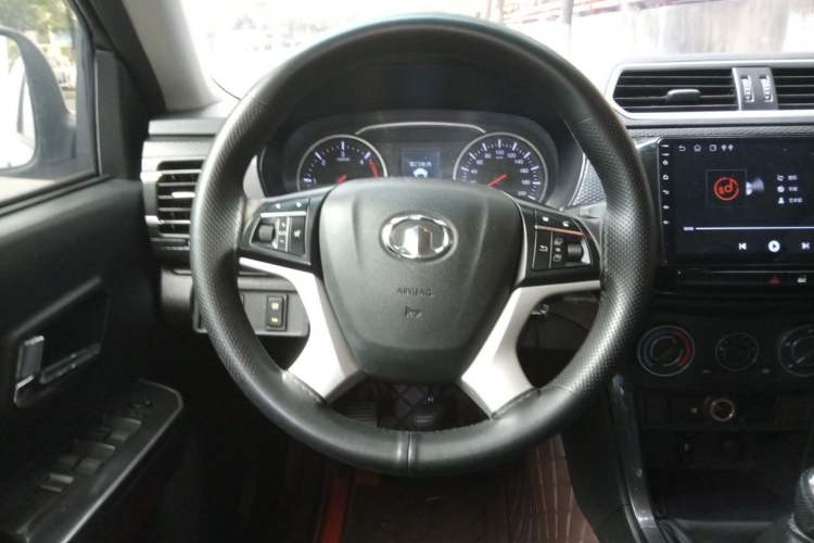 Used Great Wall Wingle 5 2017 2.0T European-spec Diesel Two-Wheel Drive Entry-Level Small Double-Cab GW4D20E Steering Wheel