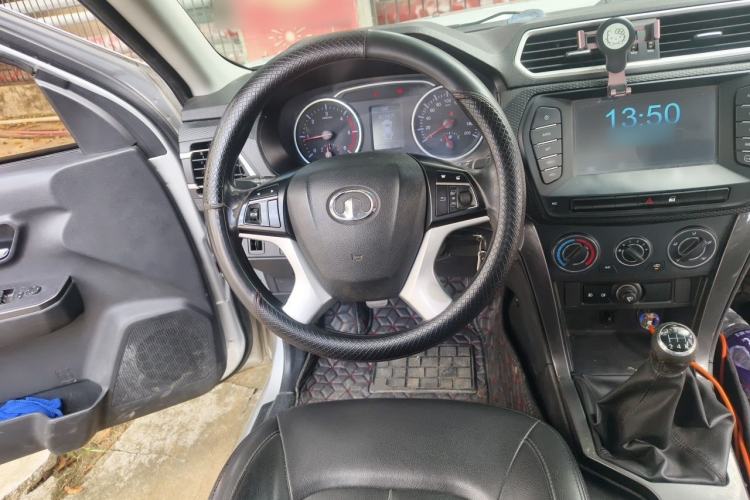 Used Great Wall Wingle 5 2017 2.8T European Version Diesel Two-Wheel Drive Elite Large Double-Cab GW2.8TC Steering Wheel
