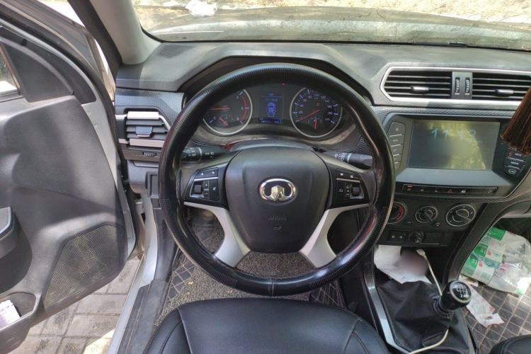Used Great Wall Wingle 5 2017 2.0T European Version Diesel 4x4 Elite Large Double-Cab GW4D20D Steering Wheel