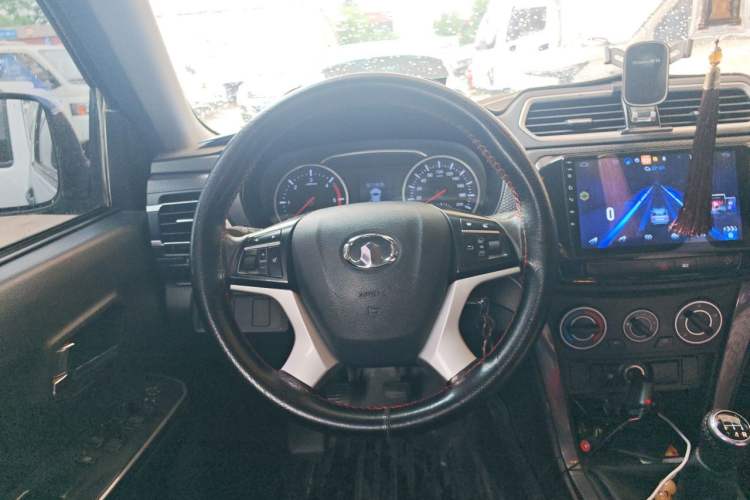 Used Great Wall Wingle 5 2017 2.0T European Version Diesel Two-Wheel Drive Advanced Large Double-Cab GW4D20E Steering Wheel