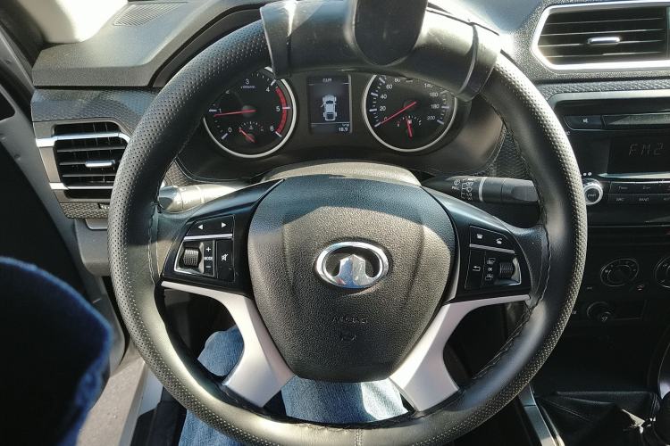 Used Great Wall Wingle 5 2017 2.0T European-spec Diesel Two-Wheel-Drive Entry-Level Big Double-Cab GW4D20D Steering Wheel