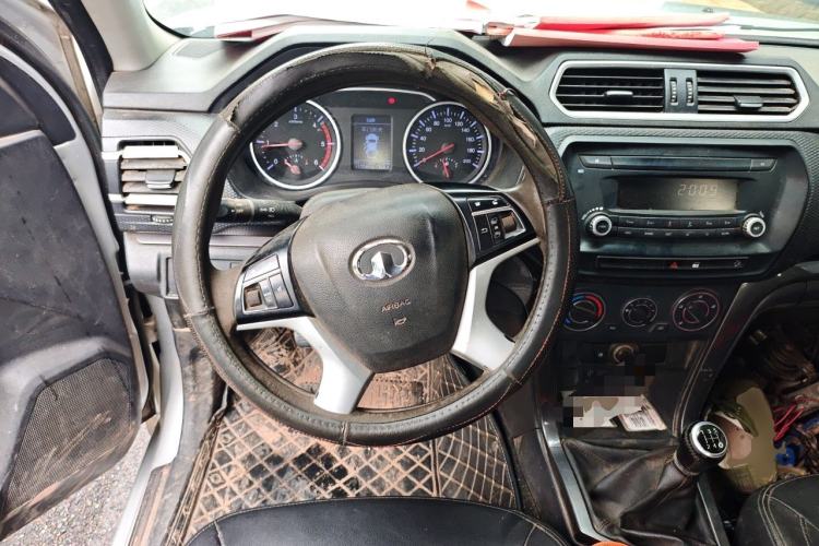 Used Great Wall Wingle 5 2017 2.0T European Version Diesel Two-Wheel Drive Advanced Large Double-Cab GW4D20E Steering Wheel
