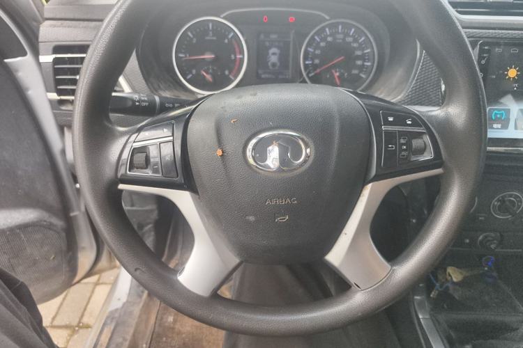 Used Great Wall Wingle 5 2017 2.0T European Version Diesel Two-Wheel Drive Advanced Large Double-Cab GW4D20E Steering Wheel
