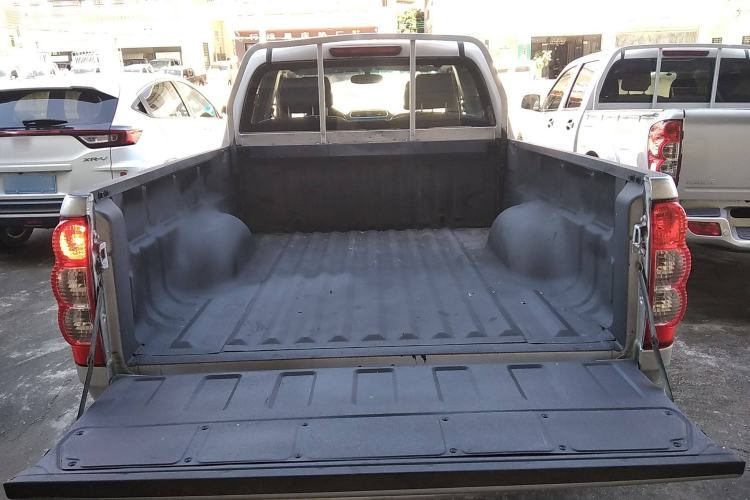 Used Great Wall Wingle 5 2017 2.0T European-spec Diesel Two-Wheel-Drive Entry-Level Big Double-Cab GW4D20D Trunk