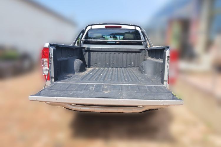 Used Great Wall Wingle 5 2017 2.0T European Version Diesel Two-Wheel Drive Elite Plus Big Double-Cab GW4D20D Trunk