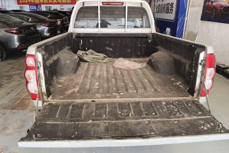 Used Great Wall Wingle 5 2017 2.0T European Version Diesel Two-Wheel Drive Advanced Large Double-Cab GW4D20E Trunk