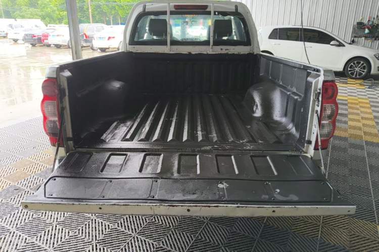 Used Great Wall Wingle 5 2017 2.0T European Version Diesel Two-Wheel Drive Advanced Large Double-Cab GW4D20E Trunk