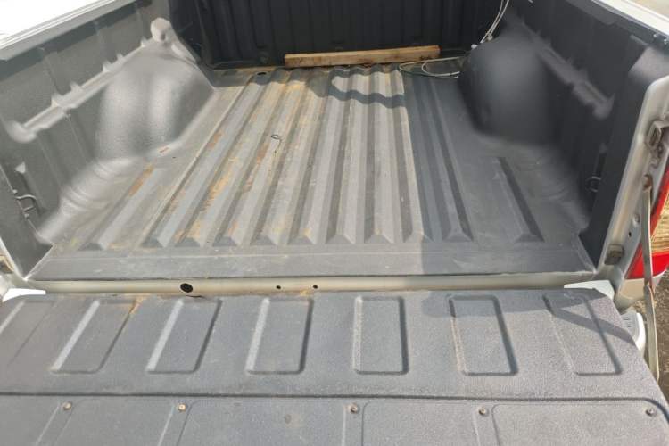 Used Great Wall Wingle 5 2017 2.0T European Version Diesel Two-Wheel Drive Elite Plus Big Double-Cab GW4D20D Trunk
