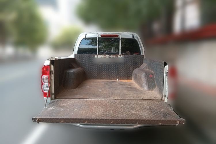 Used Great Wall Wingle 5 2017 2.0T European-spec Diesel Two-Wheel Drive Entry-Level Small Double-Cab GW4D20E Trunk