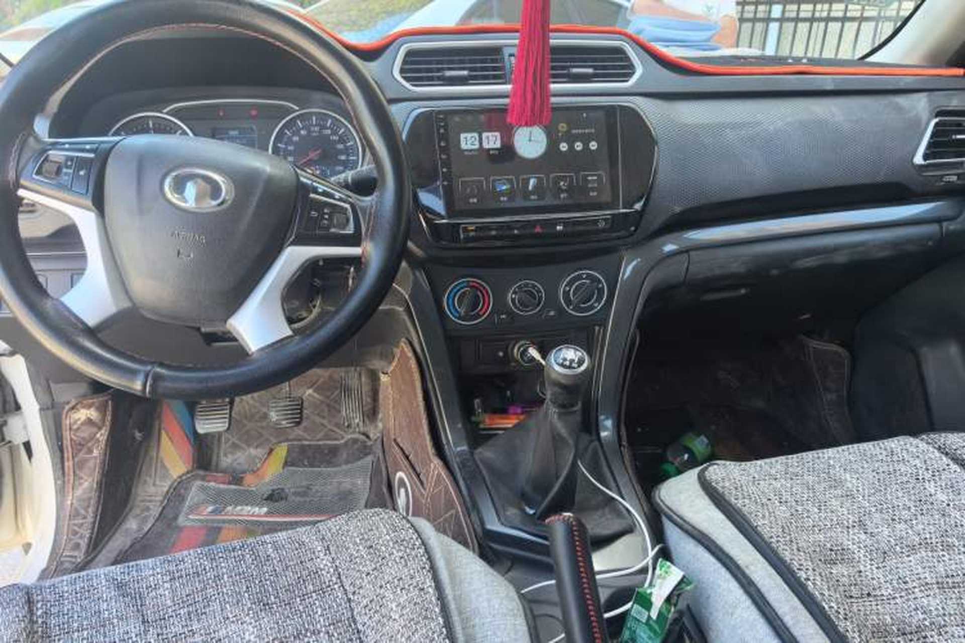 Used Great Wall Wingle 5 2017 2.0T European Version Diesel 4x4 Elite Compact Double-Cab GW4D20B Center Console