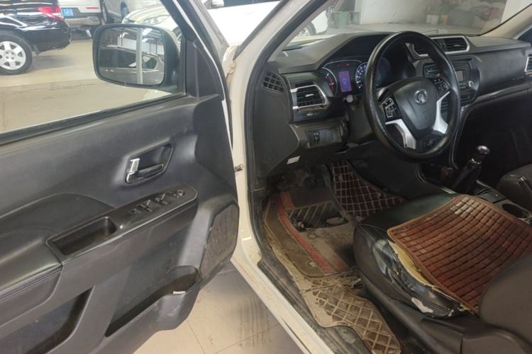 Used Great Wall Wingle 5 2017 2.0T European Version Diesel Two-Wheel Drive Advanced Large Double-Cab GW4D20E Driver Seat