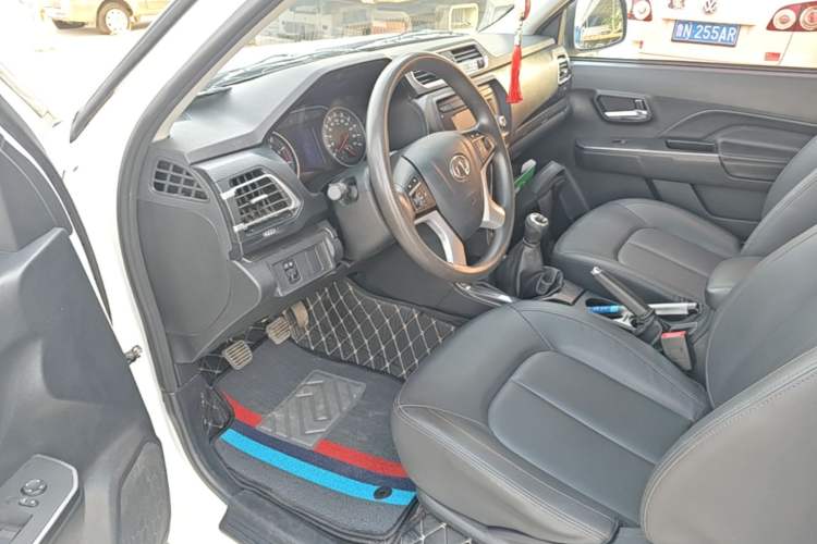 Used Great Wall Wingle 5 2017 2.4L European Version Gasoline Two-Wheel Drive Entry-Level Big Double Cab 4G69S4N Driver Seat