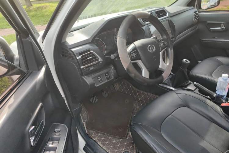 Used Great Wall Wingle 5 2017 2.0T European-Style Diesel 4x4 Ambition Version with Extended Double Cab – GW4D20E Driver Seat