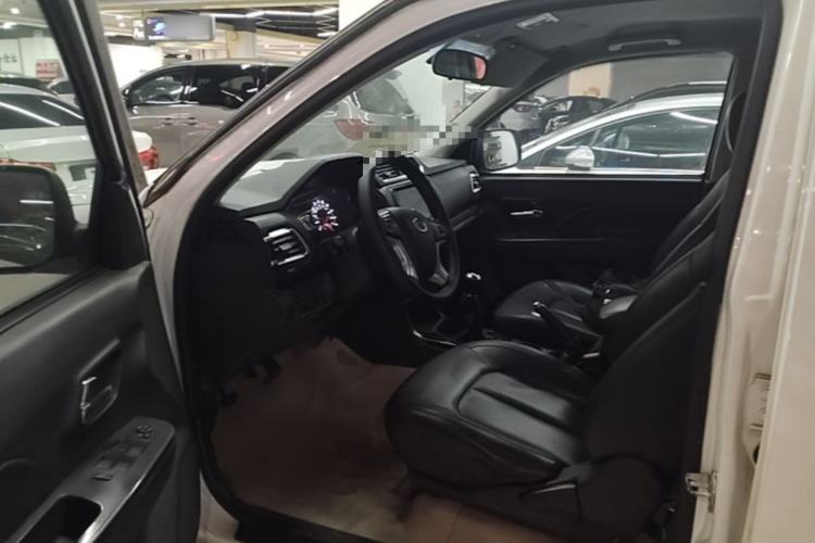 Used Great Wall Wingle 5 2017 2.4L European-spec Gasoline 2WD Elite Trim Small Double Cab – 4G69S4N Driver Seat
