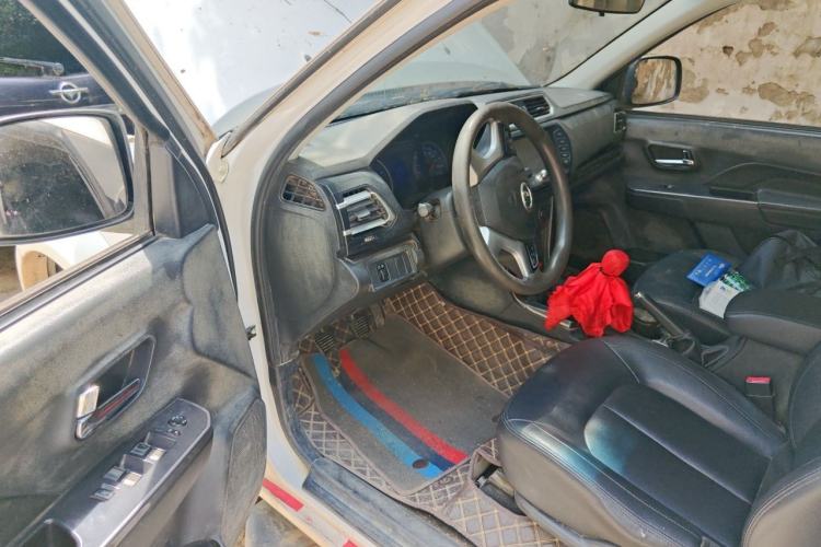 Used Great Wall Wingle 5 2017 2.4L European-spec Gasoline 2WD Elite Model with Big Double Cab – 4G69S4N Driver Seat