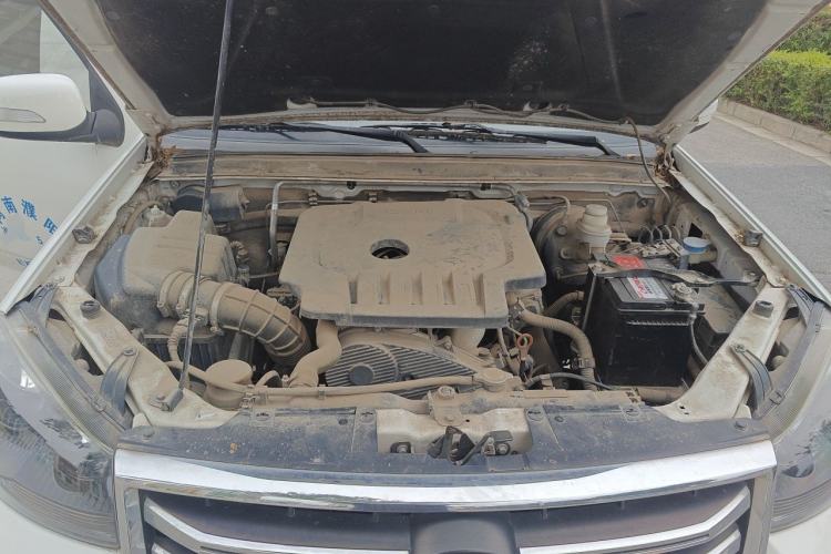 Used Great Wall Wingle 5 2017 2.0T European-spec Diesel Two-Wheel-Drive Entry-Level Big Double-Cab GW4D20D Engine Bay