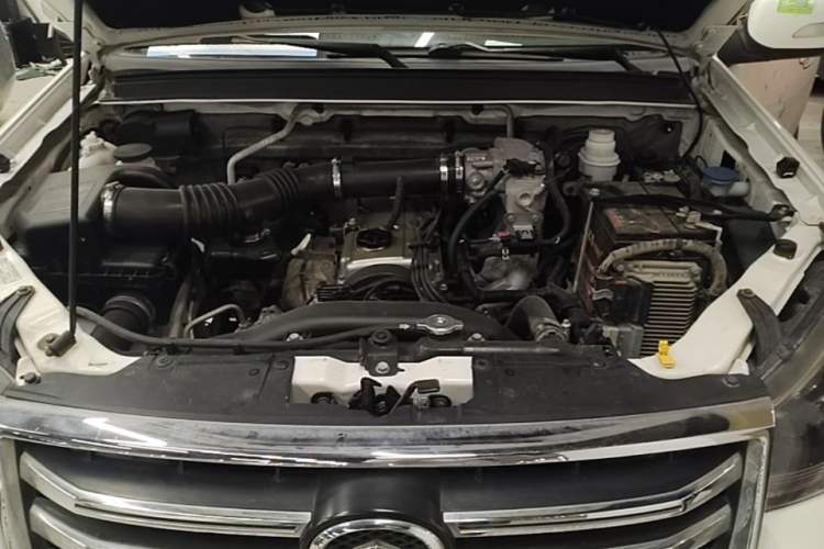 Used Great Wall Wingle 5 2017 2.4L European-spec Gasoline 2WD Elite Trim Small Double Cab – 4G69S4N Engine Bay