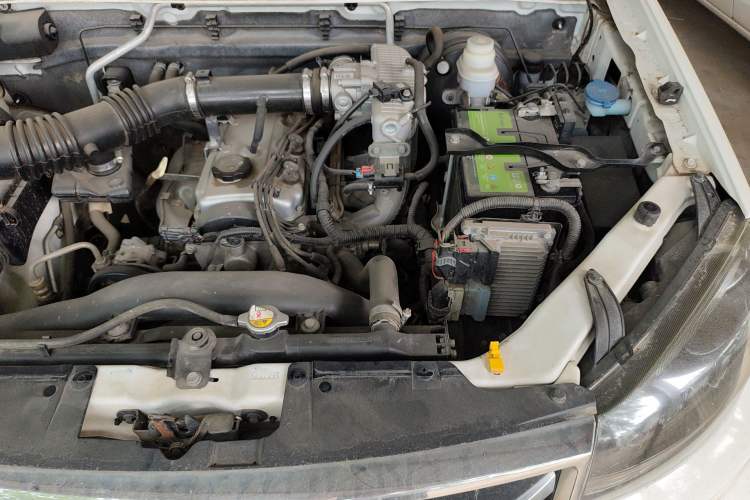Used Great Wall Wingle 5 2017 2.4L European-spec Gasoline 2WD Elite Model with Big Double Cab – 4G69S4N Engine Bay Left