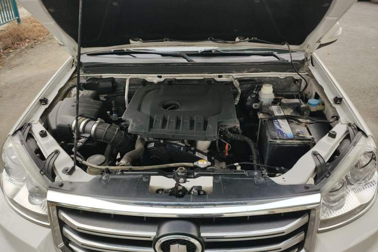 Used Great Wall Wingle 5 2017 2.0T European Version Diesel Two-Wheel Drive Advanced Large Double-Cab GW4D20E Engine Bay