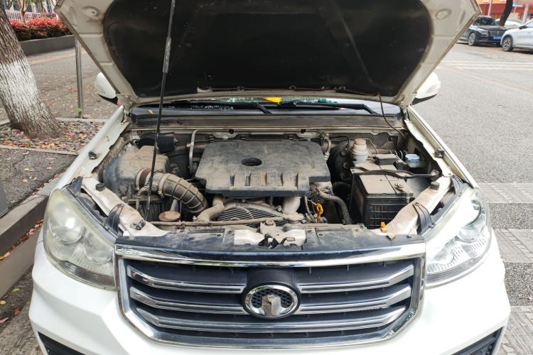 Used Great Wall Wingle 5 2017 2.0T European-spec Diesel Two-Wheel Drive Entry-Level Small Double-Cab GW4D20E Engine Bay