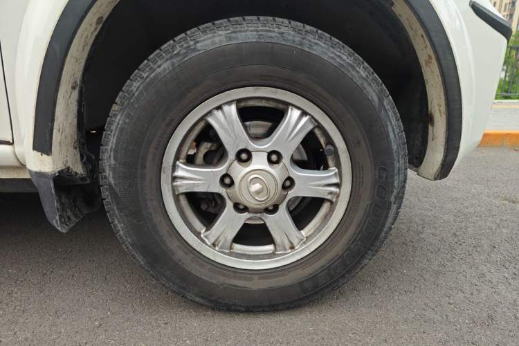 Used Great Wall Wingle 5 2017 2.4L European Version Gasoline Two-Wheel Drive Entry-Level Small Double-Cab 4G69S4N Exterior 1