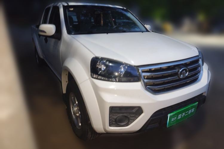 Used Great Wall Wingle 5 2017 2.4L European Version Gasoline Two-Wheel Drive Entry-Level Big Double Cab 4G69S4N Front Right 45 Deg
