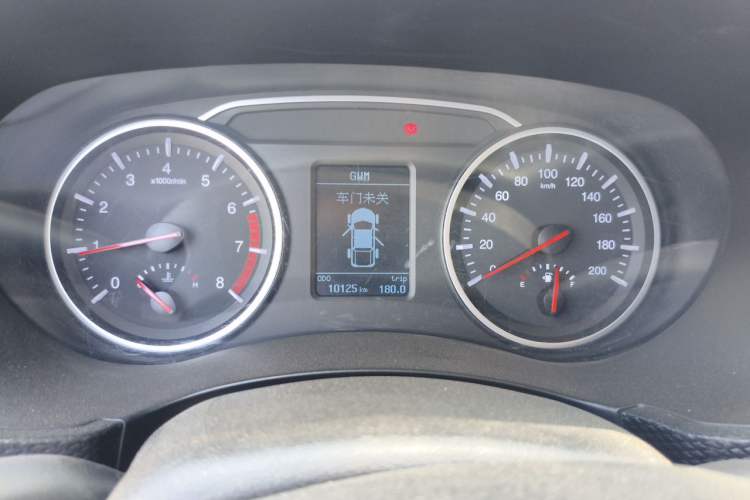 Used Great Wall Wingle 5 2017 2.4L European Version Gasoline Two-Wheel Drive Entry-Level Small Double-Cab 4G69S4N Instrument Cluster